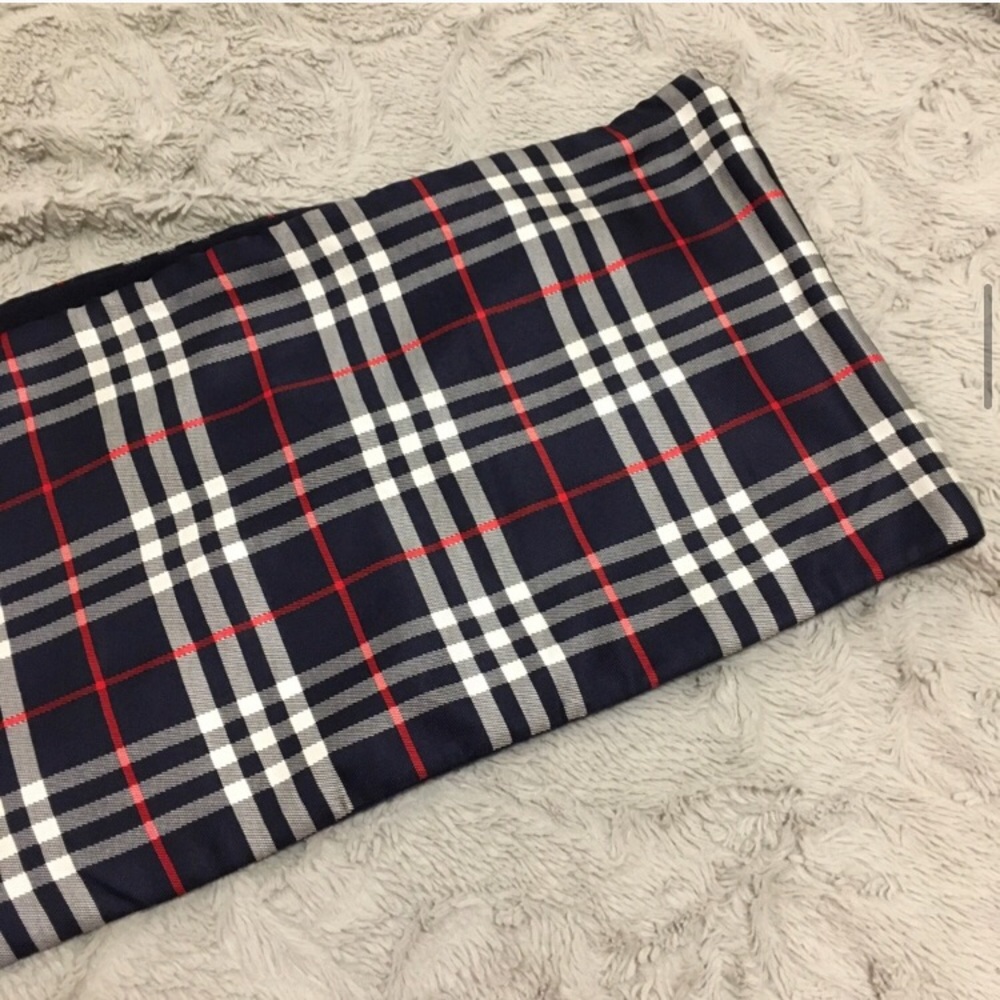Burberry Scarf. Rare. Silk. - Picture 10 of 13